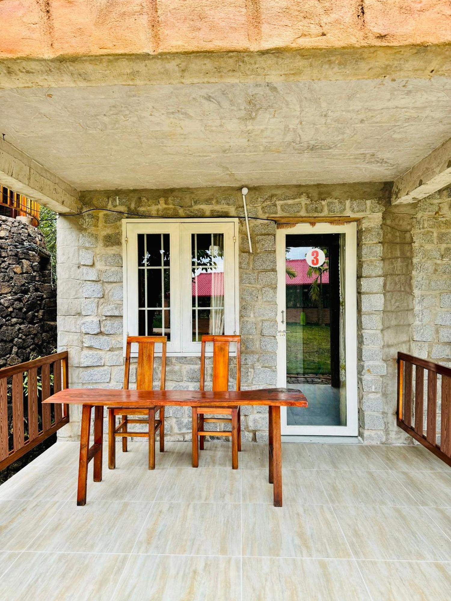 Lava Rock Viet Nam Lodge Anhfly Resort Nam Cat Tien Exterior photo