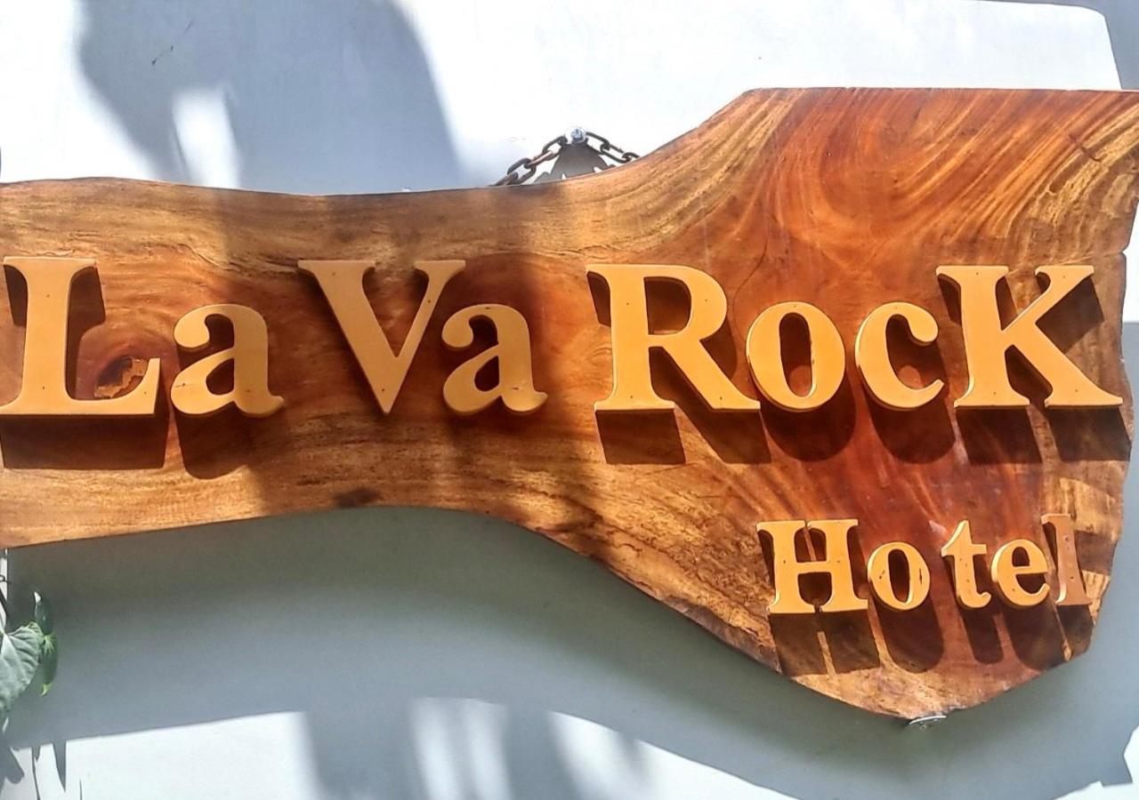 Lava Rock Viet Nam Lodge Anhfly Resort Nam Cat Tien Exterior photo