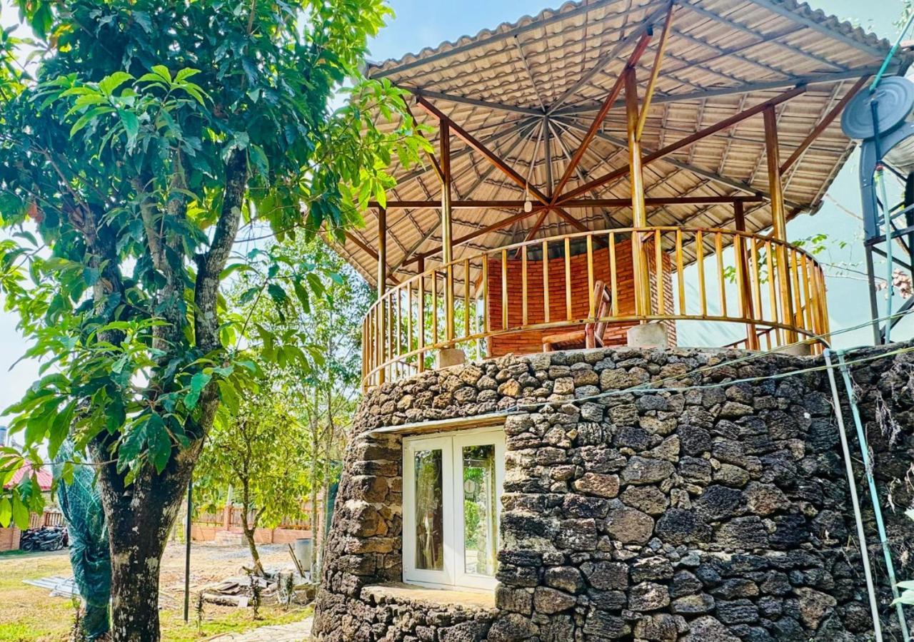 Lava Rock Viet Nam Lodge Anhfly Resort Nam Cat Tien Exterior photo